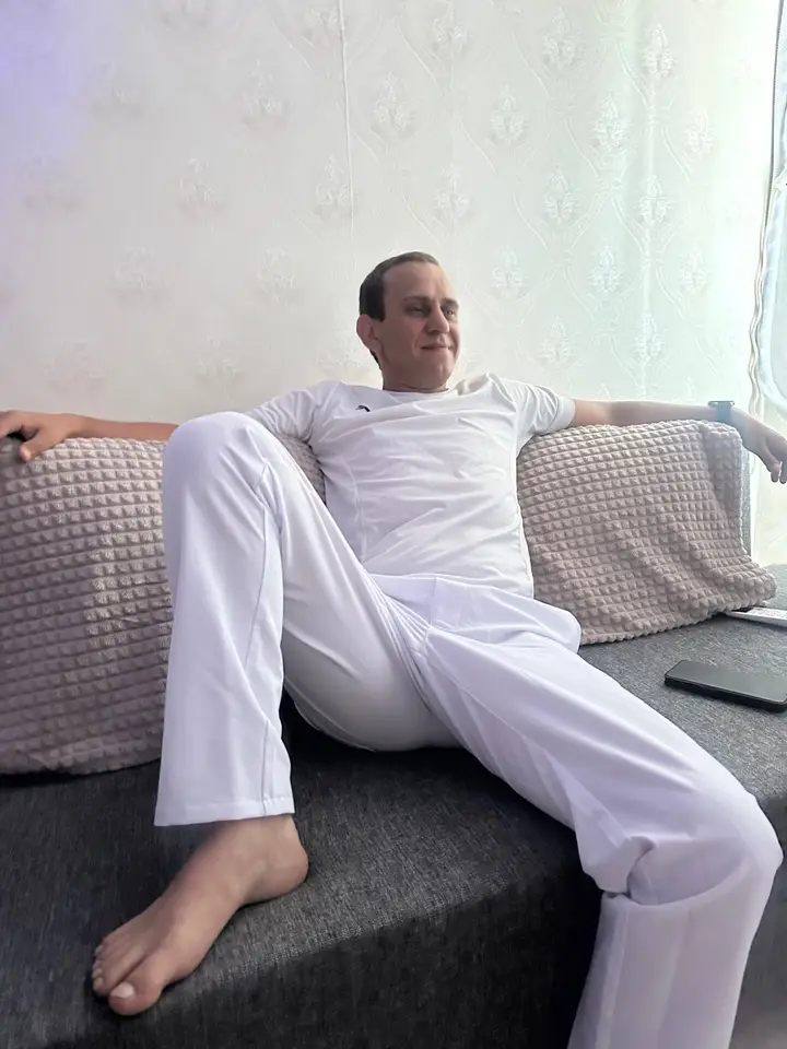Артём